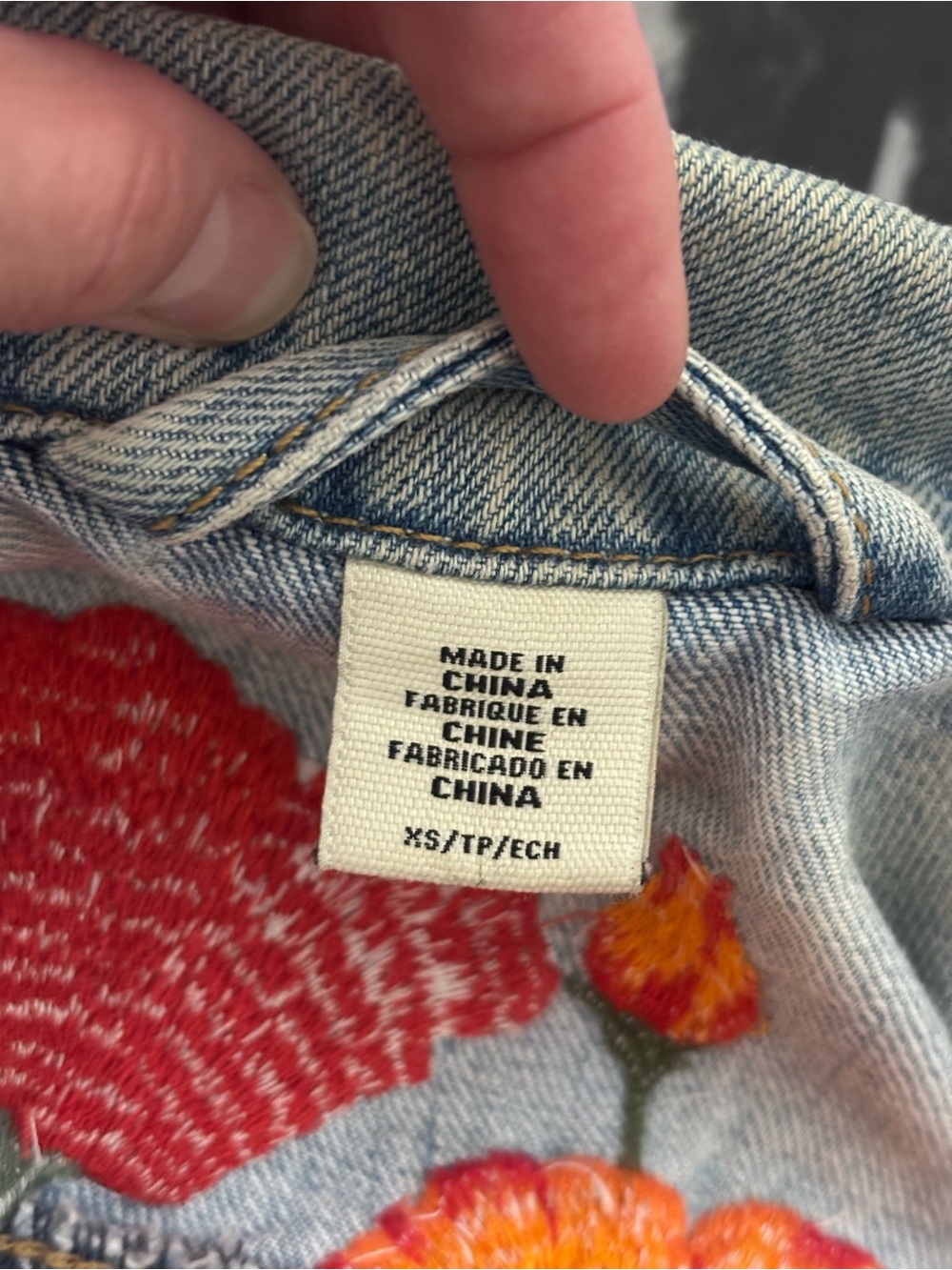 ✨Levi’s✨ Embroidered Poppy Denim Jacket - Picture 7 of 7